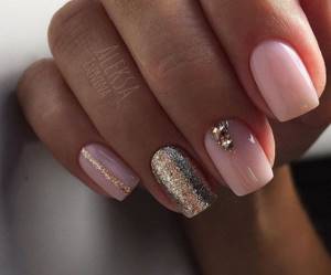 49 photos of various options for pink manicure with glitter
