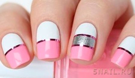 бело розовые ногти с декором