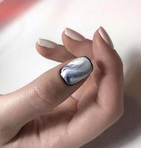 Белый нейл-дизайн на коротких ногтях