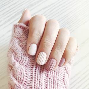 White knitted manicure 2021