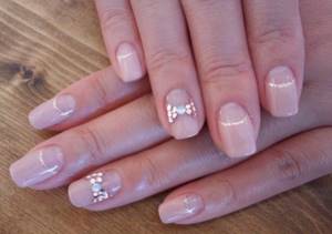 A beige manicure is not flashy, it can be decorated with rhinestones and it won’t be too much