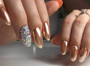 beige manicure with gold rub