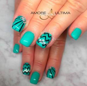 turquoise manicure