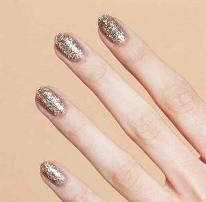 Shiny manicure on all nails