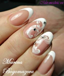 Nail design 2022 photo new summer French with a pattern