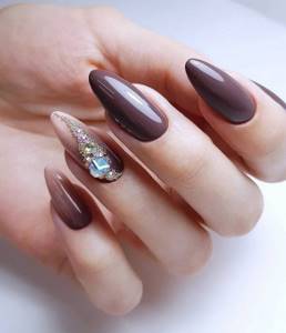 Spicy Almond Nail Designs