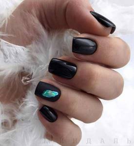 Liquid metal design on black gel polish for short nails