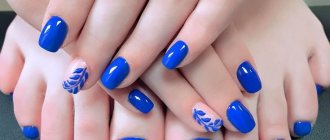 Duo manicure and pedicure in blue