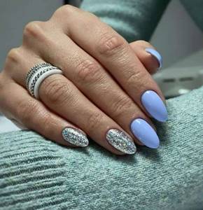 Two-tone blue manicure