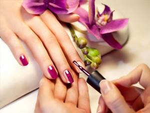 If you use a fixative over the gel polish, the manicure will delight you with its appearance much longer.