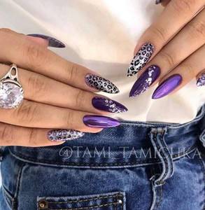 Purple manicure with foil and rubbing