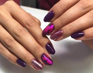 Фиолетовый маникюр со слюдой на длинных ногтях
