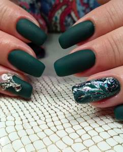 Photo - dark green nail design