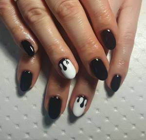 Photography - black and white drawings in nail design