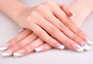 Gel nail extension with design