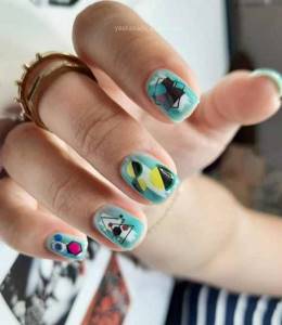 Geometry and strokes on nails