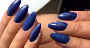 deep blue manicure