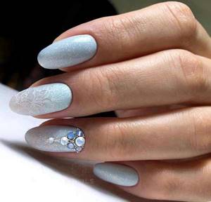 Blue New Year&#39;s manicure with rhinestones
