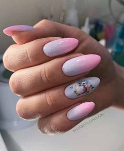 Gradient pink manicure