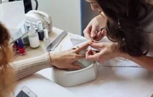 how to do a properly trimmed manicure