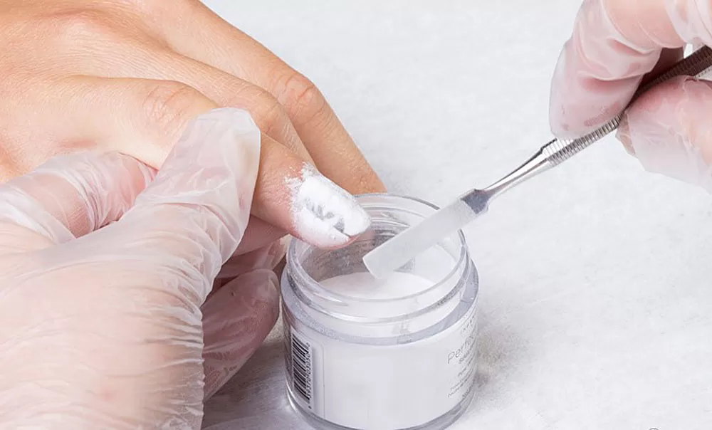 How to use acrylic powder to strengthen your nails