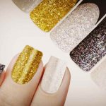 How to glue glitter on nails