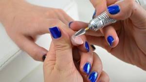 How to remove gel polish with or without nail polish remover. All methods and remedies at home. Step-by-step instructions and video tips 