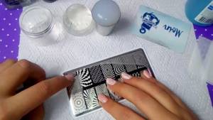 How to do reverse nail stamping