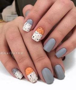 Classic manicure with dots