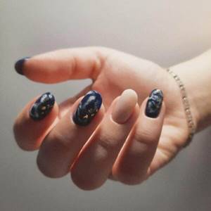 Space manicure with textures