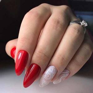 Красивый дизайн ногтей в красно-белой гамме
