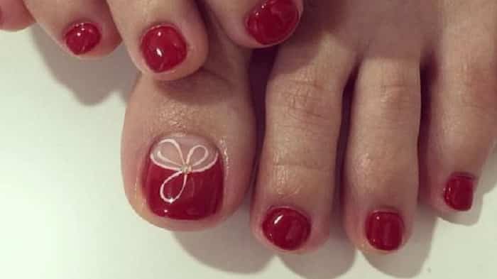 Red moon pedicure with a pattern