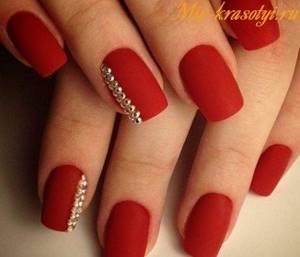 Red manicure 2022 fashion trends photo