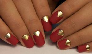 red and gold manicure