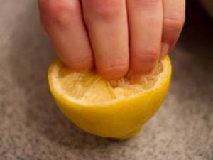 Лимон для отбеливания ногтей