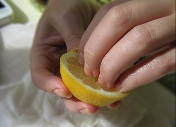 Лимонный компресс для ногтей