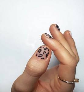 manicure black nails