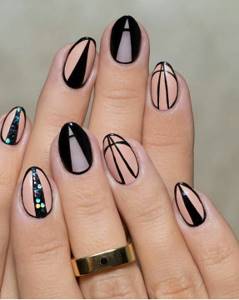 Geometric manicure for short nails