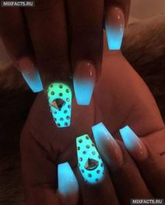 Manicure with glow-in-the-dark polish – the best brands and ideas