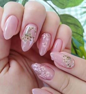 Manicure with flowers gna long nails