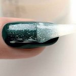 Manicure with holographic effect