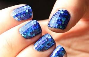 Manicure with large sparkles