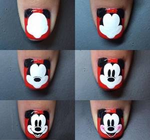 manicure with mickey mouse draw with a brush