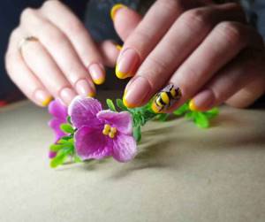 Manicure with a bee photo_37
