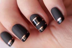 Manicure with stripes and matte varnish