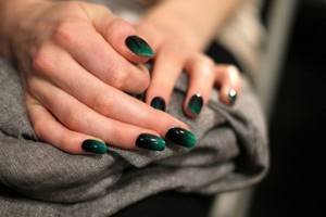 Shellac manicure with emerald ombre