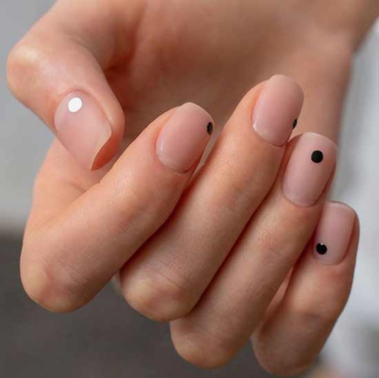 Manicure with dots