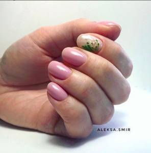 manicure with fresh flowers