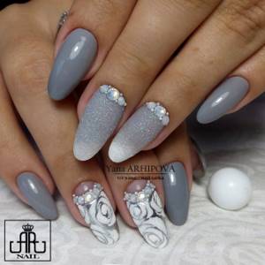 Manicure gray and white