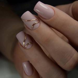 manicure in beige and nude shades with gold